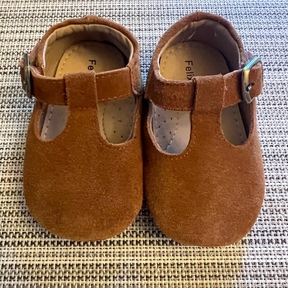 Toddler WIDE shoes - Picture 1 of 5